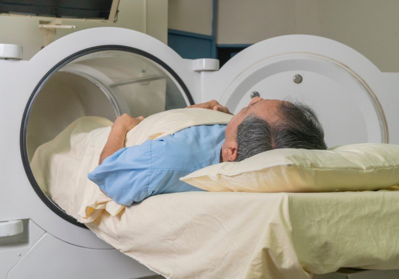 Bryan Johnson hyperbaric oxygen therapy chamber