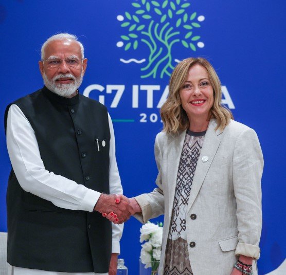 Giorgia Meloni Narendra Modi handshake G7