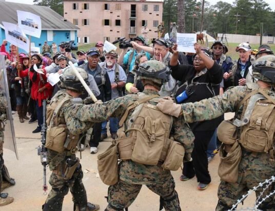 US Marines riot control Los Angeles