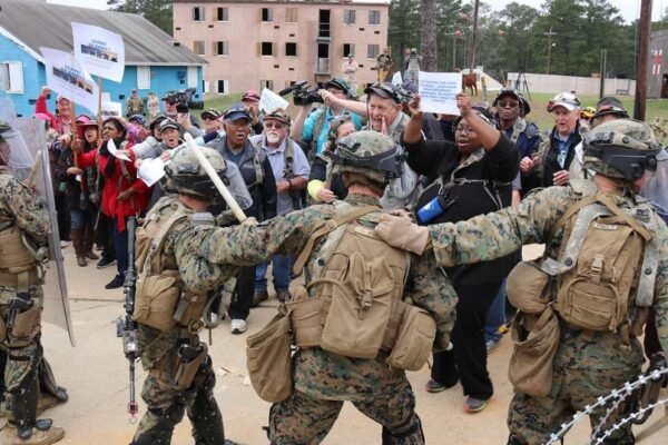US Marines riot control Los Angeles