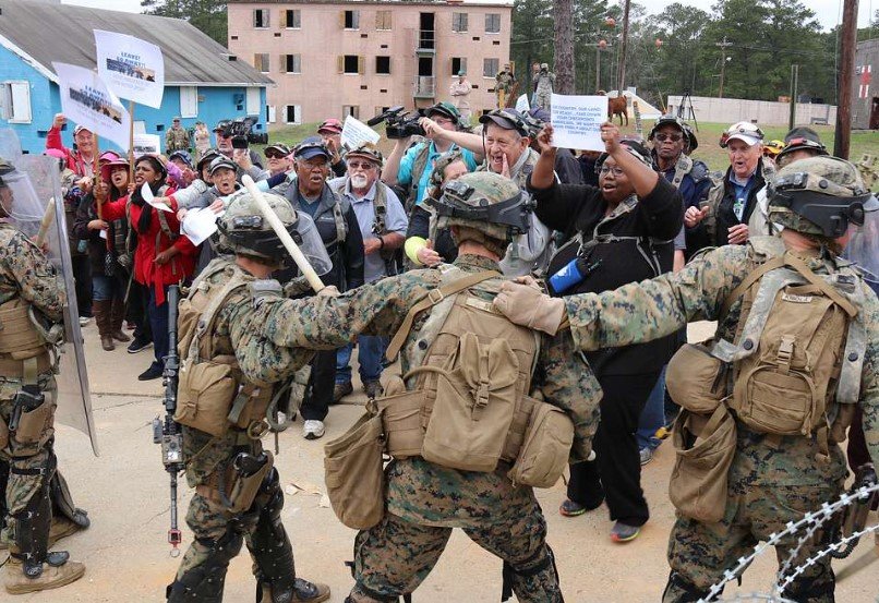 US Marines riot control Los Angeles