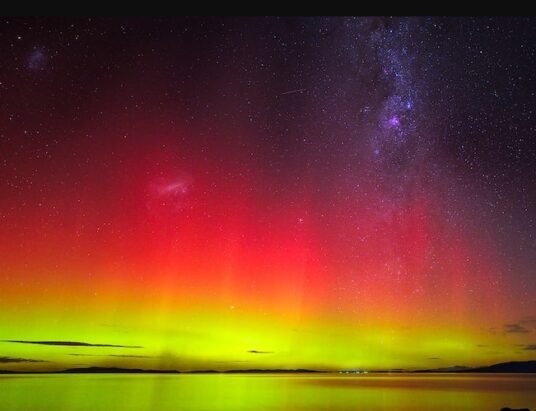 aurora over kaikoura new zealand