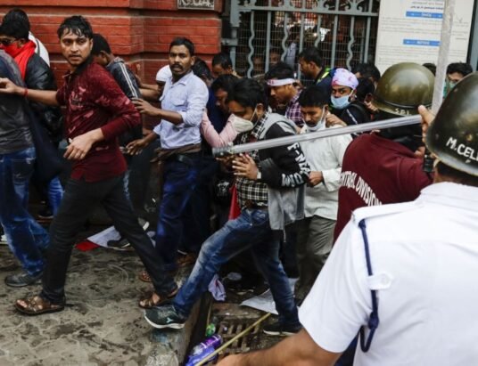bengal-maheshtala-clashes-police-injured-vehicles-burnt