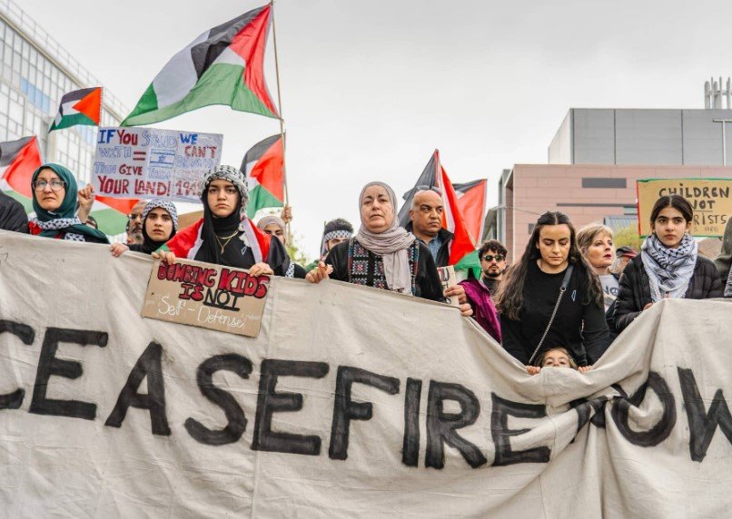 protest against us israel strikes iran karachi