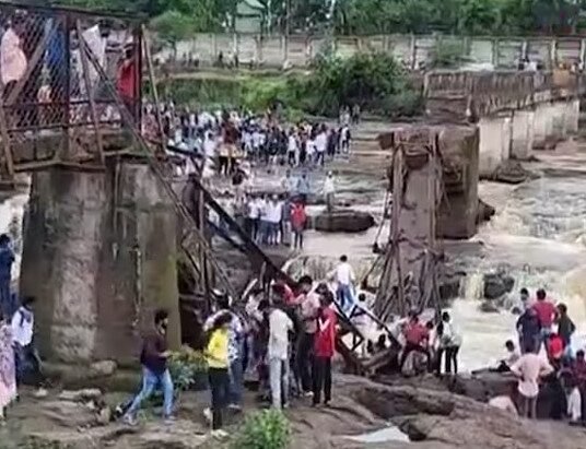 pune bridge collapse indrayani river