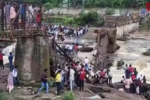 pune bridge collapse indrayani river