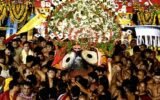 puri rath yatra crowd near gundicha temple