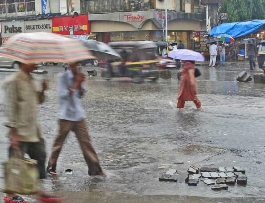Mumbai rain waterlogging street monsoon