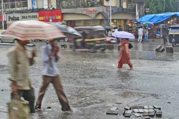 Mumbai rain waterlogging street monsoon