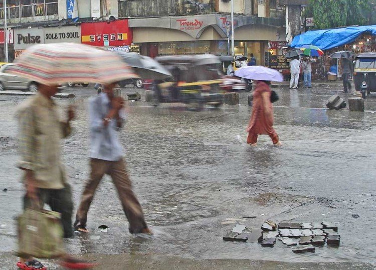 Mumbai rain waterlogging street monsoon