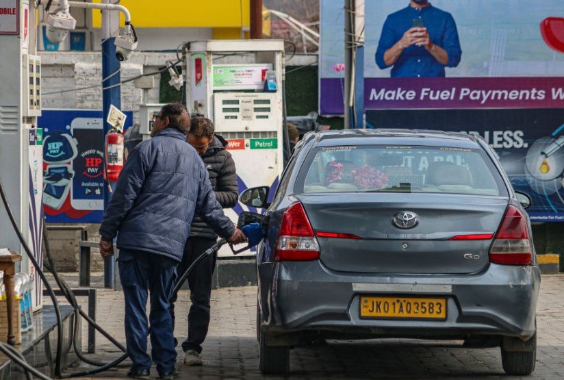 cars delhi vehicle ban fuel pump india