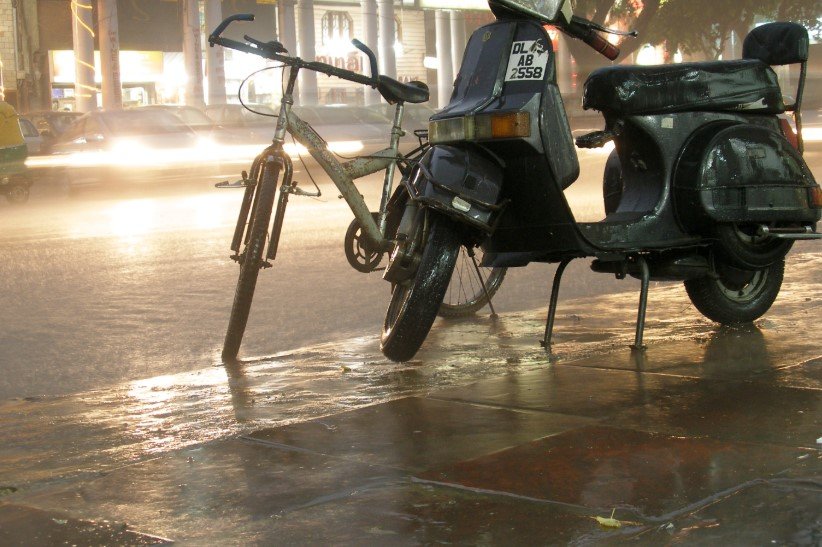 delhi monsoon rain street