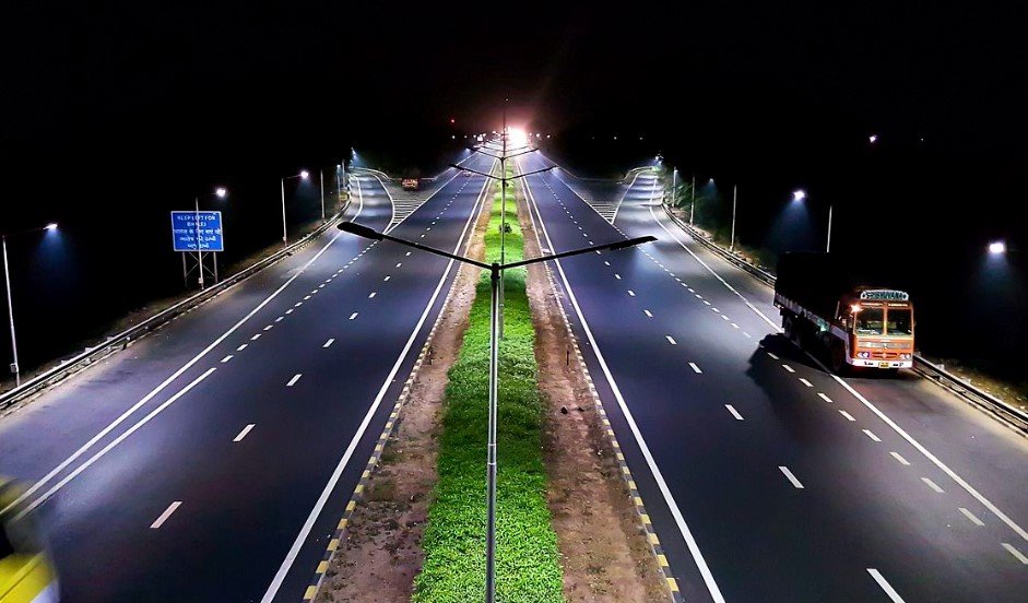 indian highway traffic rear end collision road