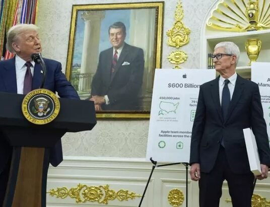 apple ceo tim cook trump us investment gold souvenir
