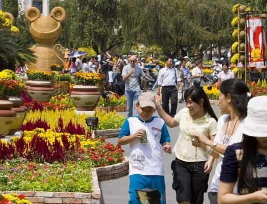 Vietnamese festival crowd