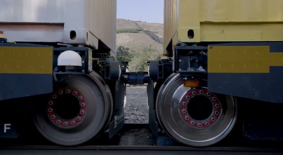 autonomous railcar