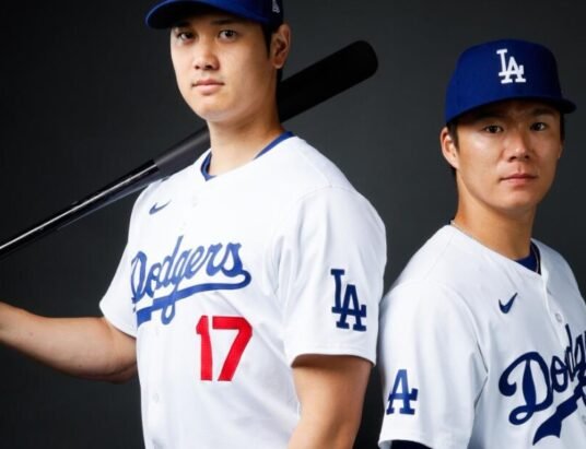 baseball pitcher signing