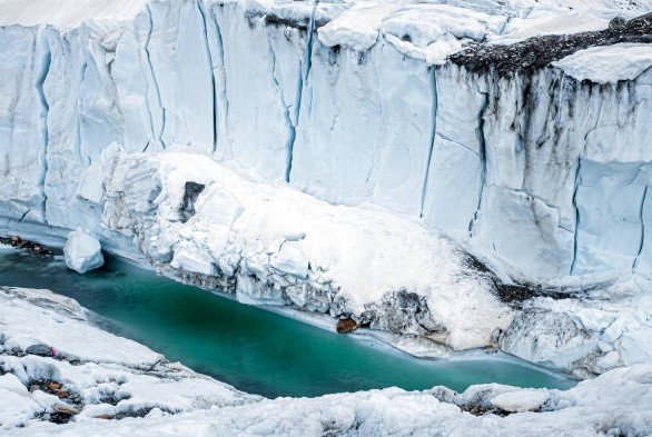 melting glacier himalayas