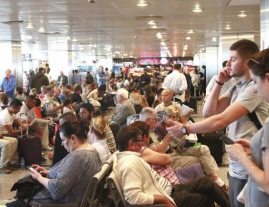 airport crowd delays