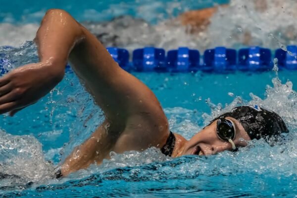 Kennedi Dobson swimmer