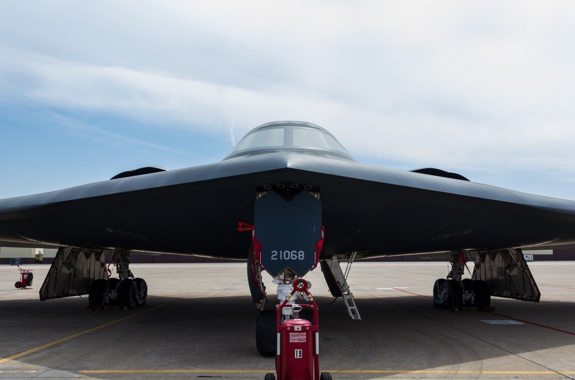 stealth bomber aircraft