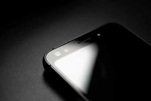 iPhone 18 Pro smaller Dynamic Island camera bump