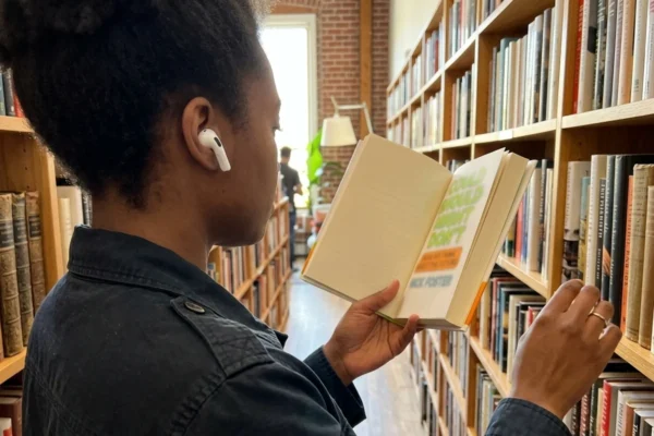 Apple AirPods with cameras Visual Intelligence demo leak